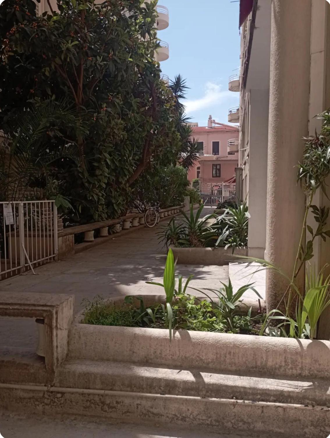 Small In Nice